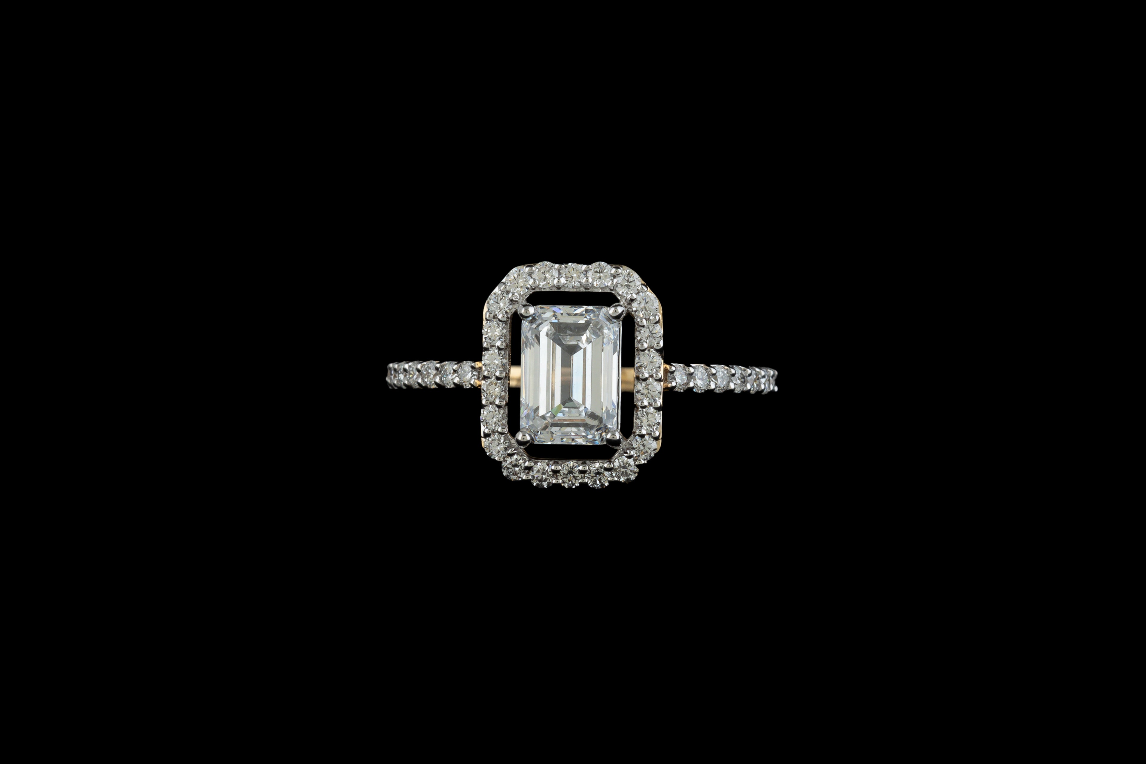 Emerald Majesty Ring