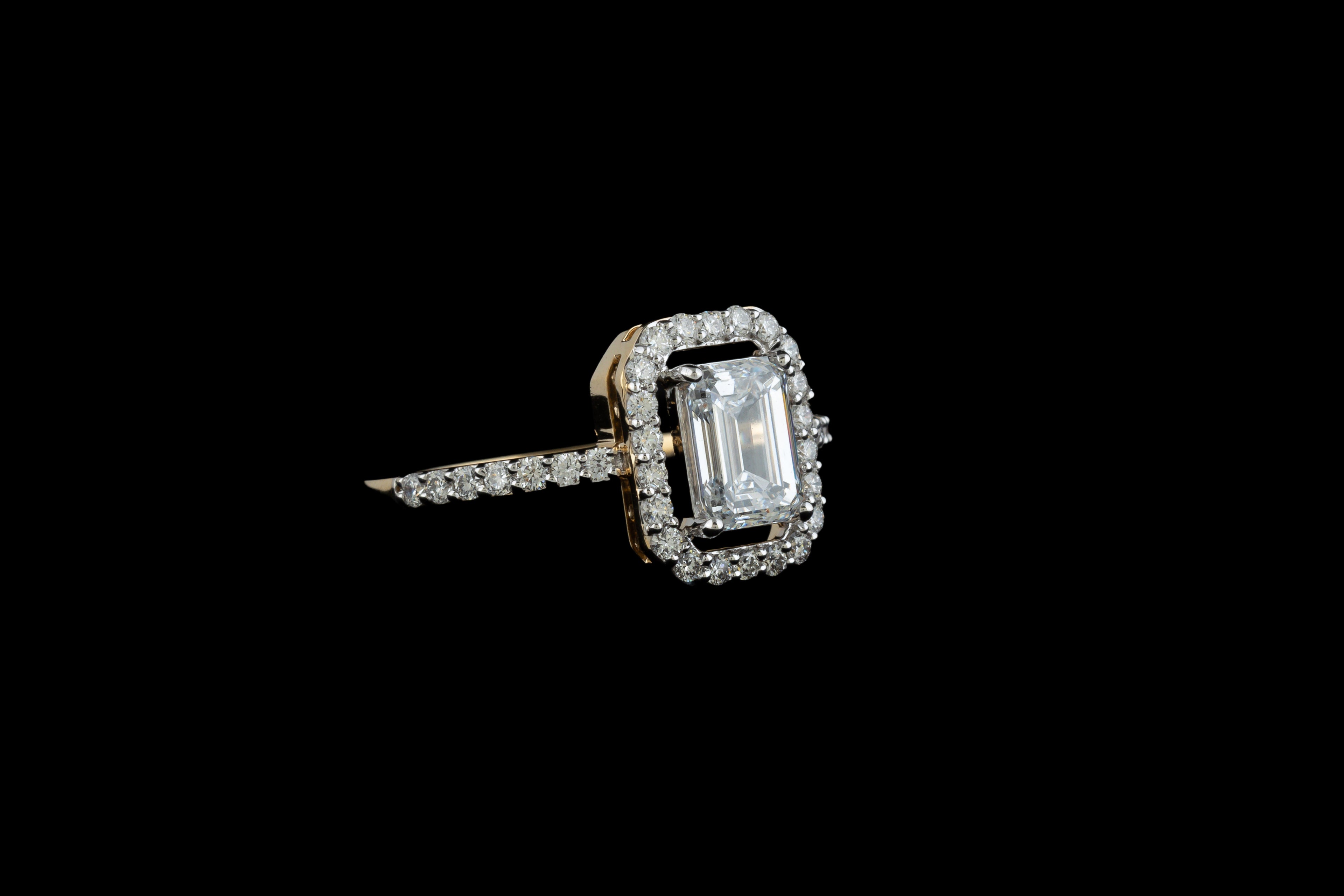 Emerald Majesty Ring