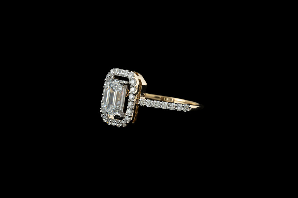 Emerald Majesty Ring